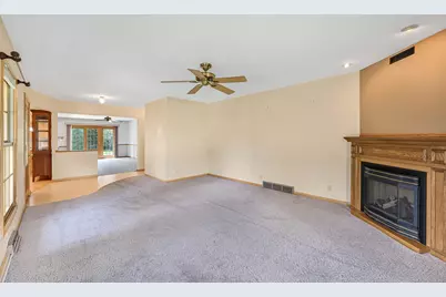 5625 S Monaco Pl, Hales Corners, WI 53130 - Photo 5
