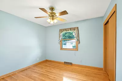 5625 S Monaco Pl, Hales Corners, WI 53130 - Photo 17