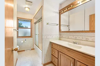 5625 S Monaco Pl, Hales Corners, WI 53130 - Photo 19