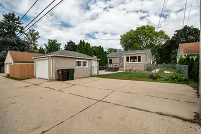 4917 N Mohawk Ave, Glendale, WI 53217 - Photo 25