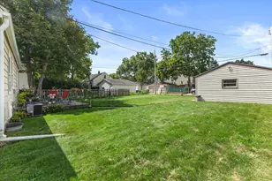 809 S 113th St, West Allis, WI 53214 - Photo 29