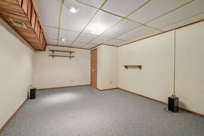 1745 S Carriage Ln, New Berlin, WI 53151 - Photo 17