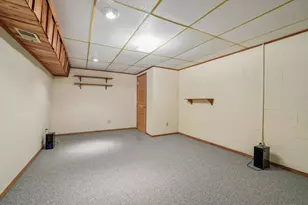 1745 S Carriage Ln, New Berlin, WI 53151 - Photo 17