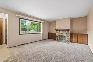 1745 S Carriage Ln, New Berlin, WI 53151 - Photo 3