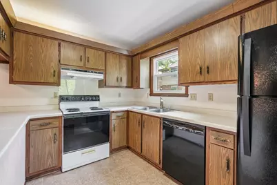 1745 S Carriage Ln, New Berlin, WI 53151 - Photo 5