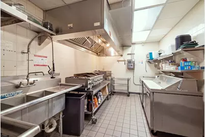 8775 N 107th St, Milwaukee, WI 53224 - Photo 11