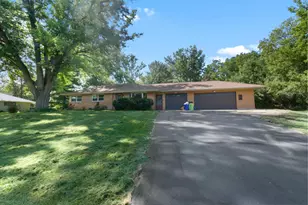 W222N8351 Plainview Pkwy, Lisbon, WI 53089 - Photo 3