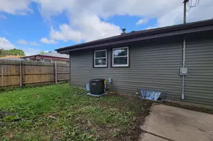 6925 N Darien St, Milwaukee, WI 53209 - Photo 29