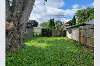 6925 N Darien St, Milwaukee, WI 53209 - Photo 29