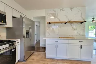 6925 N Darien St, Milwaukee, WI 53209 - Photo 9