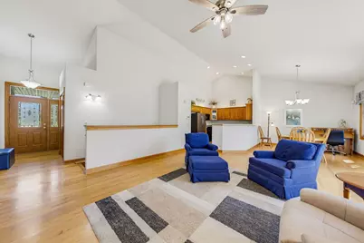 273  Cardinal Ln, Hartland, WI 53029 - Photo 5