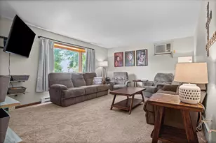 727 4th St, La Crescent, MN 55947 - Photo 5