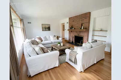 700 E Chateau Pl, Whitefish Bay, WI 53217 - Photo 5