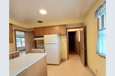 700 E Chateau Pl, Whitefish Bay, WI 53217 - Photo 9