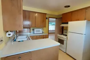 700 E Chateau Pl, Whitefish Bay, WI 53217 - Photo 9