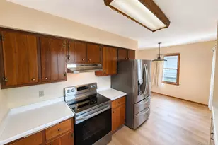 5943 N 72nd St, Milwaukee, WI 53218 - Photo 9