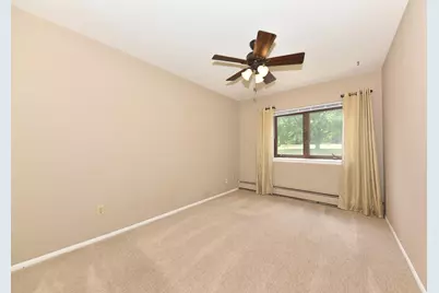 3935 S 84th St #4, Greenfield, WI 53228 - Photo 17