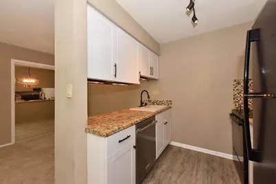 3935 S 84th St #4, Greenfield, WI 53228 - Photo 15