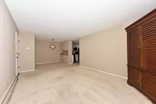 3935 S 84th St, Greenfield, WI 53228 - Photo 9