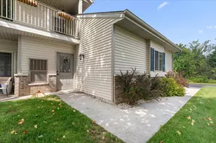 961 Spring Ct, Newburg, WI 53095 - Photo 5