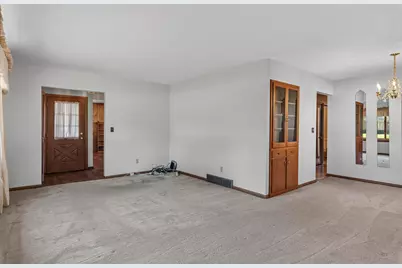 12945 W Brentwood Dr, New Berlin, WI 53151 - Photo 13