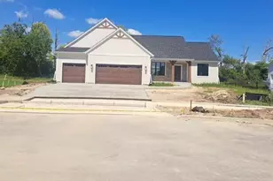 442 W Sparrow Wy, Grafton, WI 53024 - Photo 1