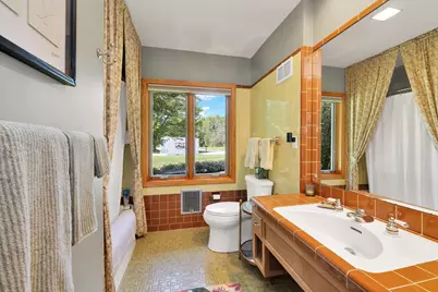 111 W Daphne Rd, Glendale, WI 53217 - Photo 25