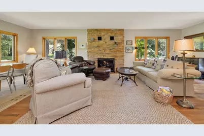 111 W Daphne Rd, Glendale, WI 53217 - Photo 9
