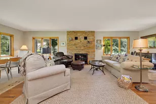 111 W Daphne Rd, Glendale, WI 53217 - Photo 9