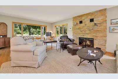 111 W Daphne Rd, Glendale, WI 53217 - Photo 7