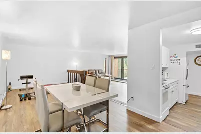 5200 S Tuckaway Blvd #341, Greenfield, WI 53221 - Photo 9