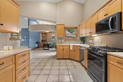 S29W30880  Wild Berry Ln, Genesee, WI 53188 - Photo 9