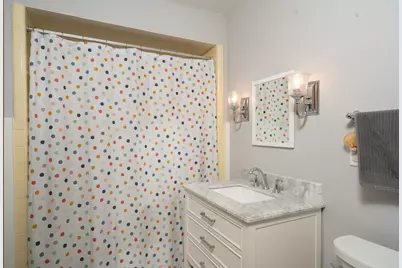 2426 N 93rd St, Wauwatosa, WI 53226 - Photo 25