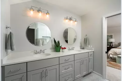 2426 N 93rd St, Wauwatosa, WI 53226 - Photo 21