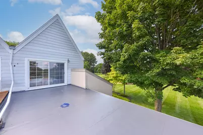 2220  Stonecroft Dr, Grafton, WI 53024 - Photo 33