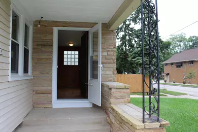 4319 S Quincy Ave, Milwaukee, WI 53207 - Photo 9