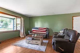 891 E Daffodil Ln, Beloit, WI 53511 - Photo 3