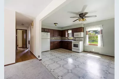1367  Balsam Pl, West Bend, WI 53095 - Photo 9