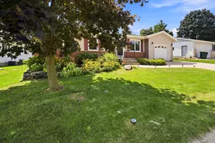 1367 Balsam Pl, West Bend, WI 53095 - Photo 3