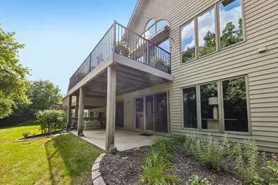 526  Oak Ridge Dr, Hartland, WI 53029 - Photo 9