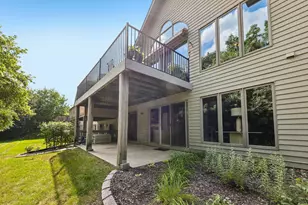 526 Oak Ridge Dr, Hartland, WI 53029 - Photo 9