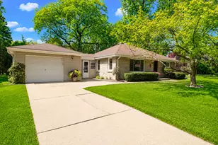 4537 N 101st St, Wauwatosa, WI 53225 - Photo 3