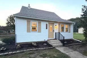 727 7th St, La Crescent, MN 55947 - Photo 1
