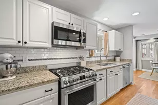 1069 Sauganash Dr, Fontana, WI 53125 - Photo 9