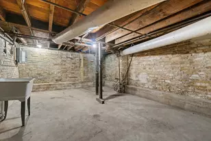 2031 W Pierce St, Milwaukee, WI 53204 - Photo 29