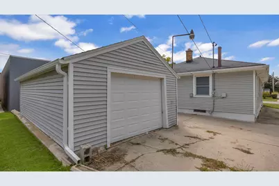 2011 S 16th St, Sheboygan, WI 53081 - Photo 3
