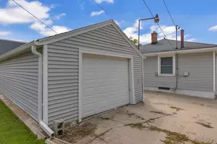 2011 S 16th St, Sheboygan, WI 53081 - Photo 3