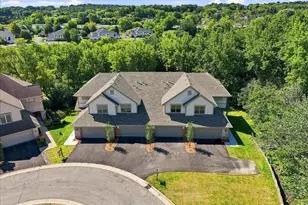 255 Aerie Cir, Brookfield, WI 53045 - Photo 3