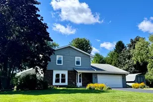 S77W26575 Crestview Ct, Vernon, WI 53189 - Photo 3