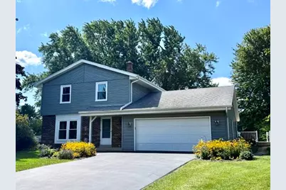S77W26575  Crestview Ct, Vernon, WI 53189 - Photo 1